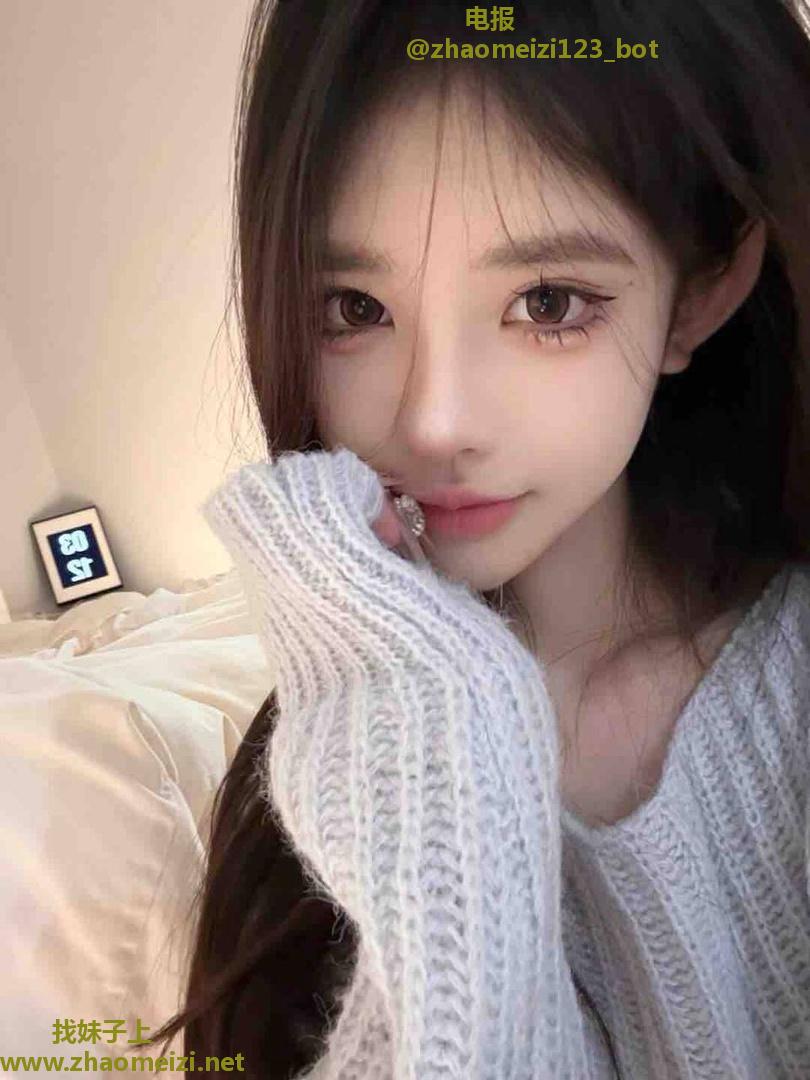 高颜值光滑白皙湿妹