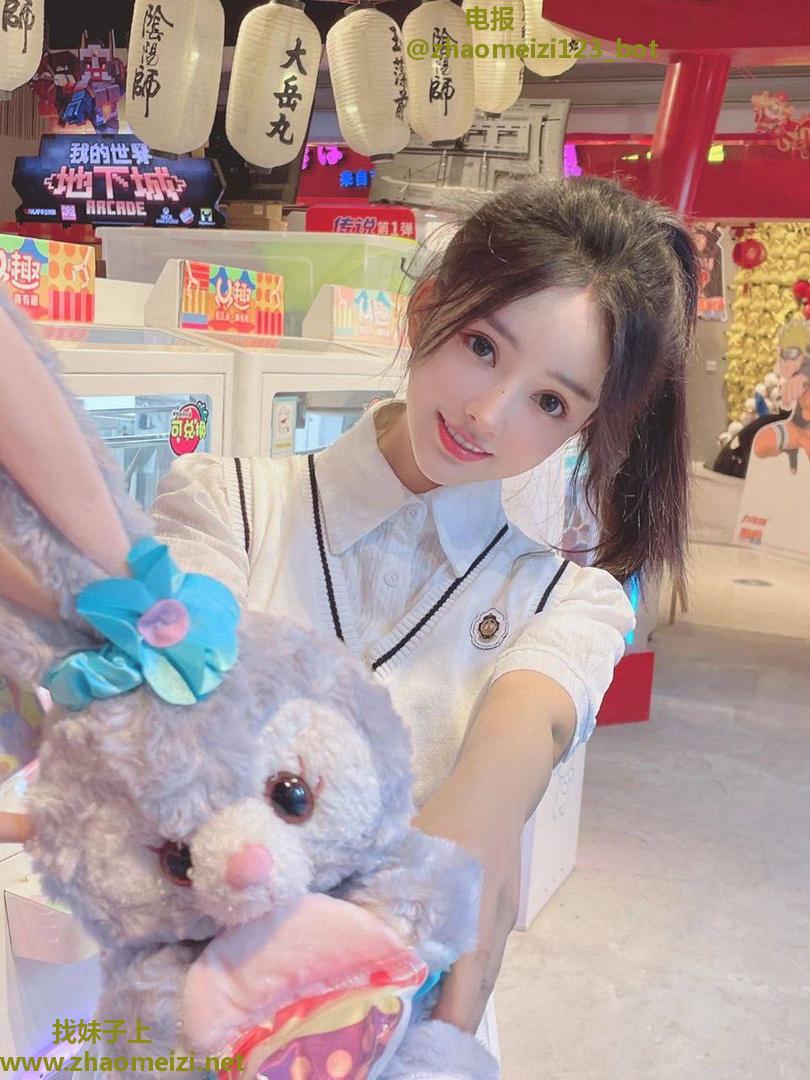 高考学生出来快活迷人小妹