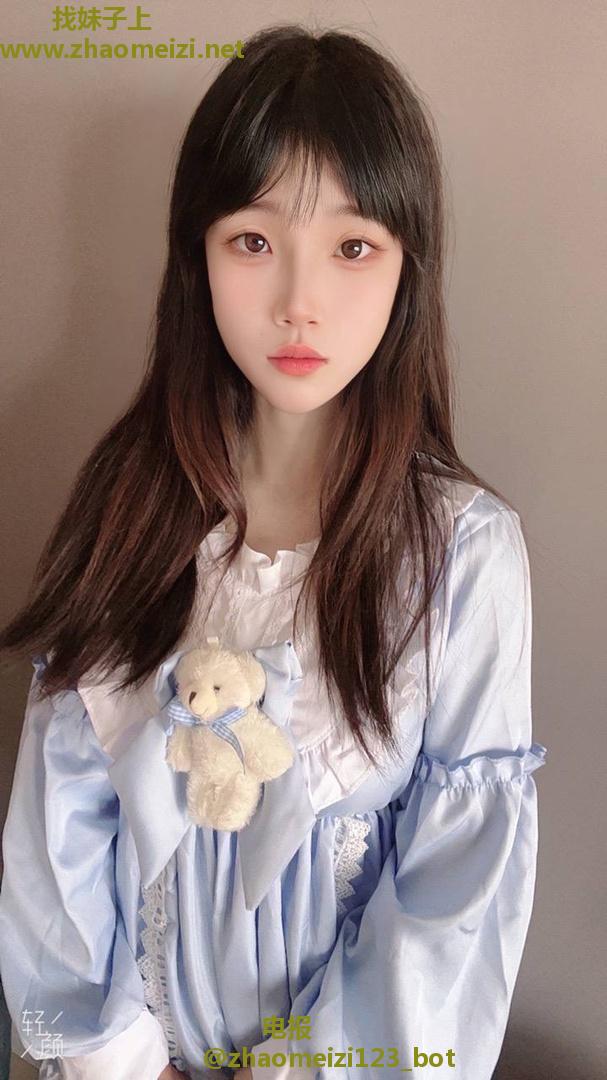 东湖韵味年轻少妇