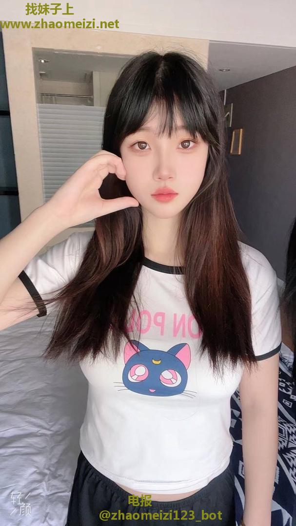 东湖韵味年轻少妇