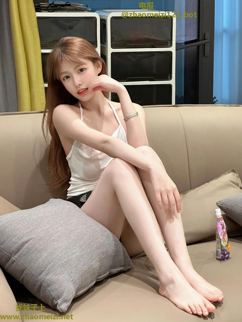90后车模伊伊 服务好