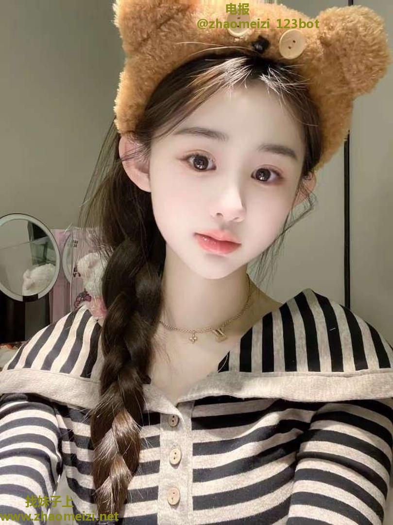 邻家白嫩性感小妹