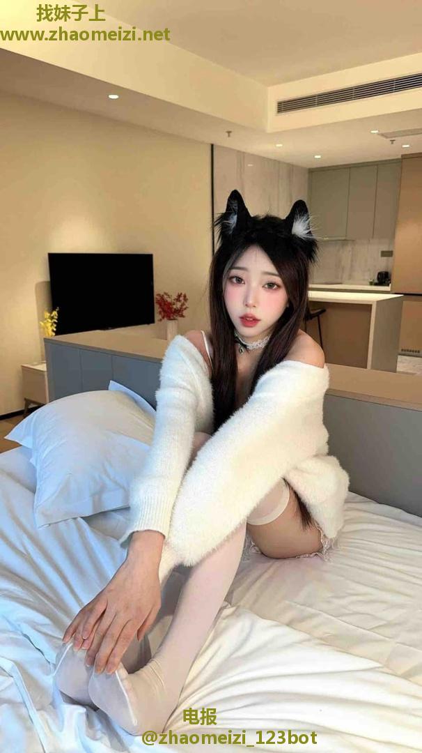 长腿白丝粉嫩小妹