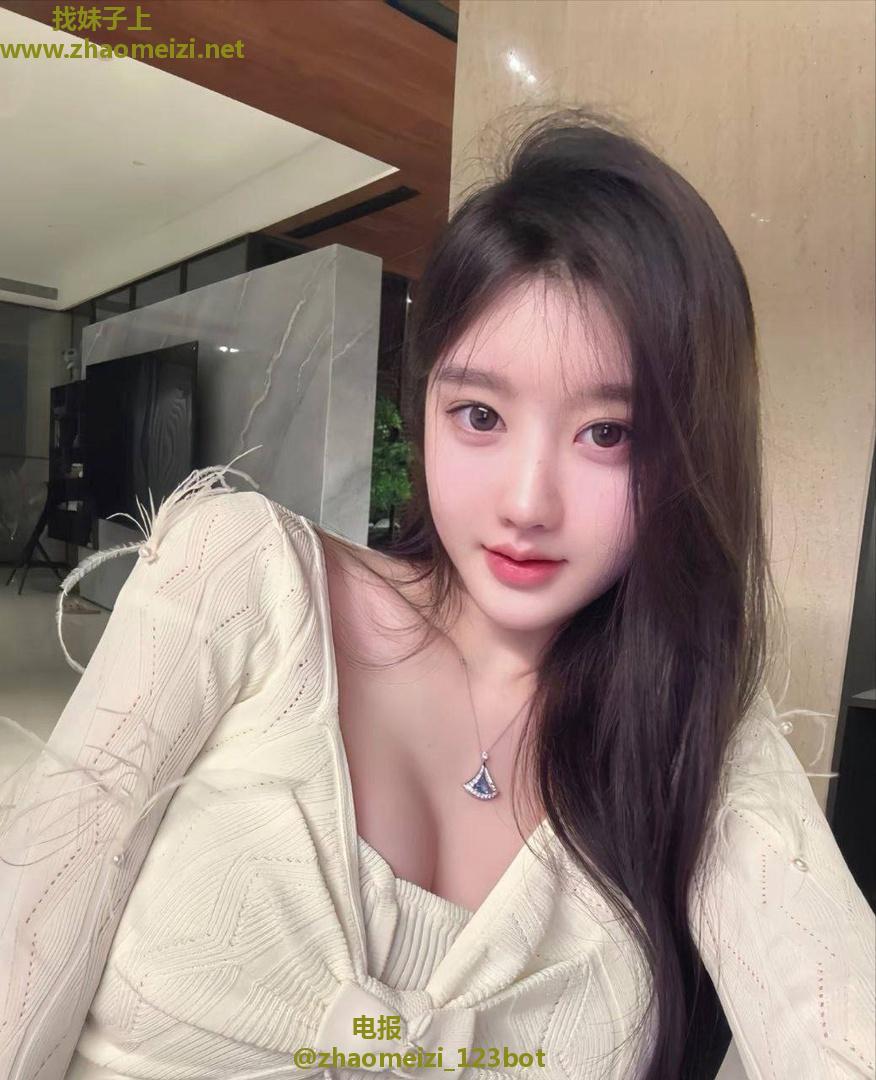 前凸后翘湿滑嫩妹