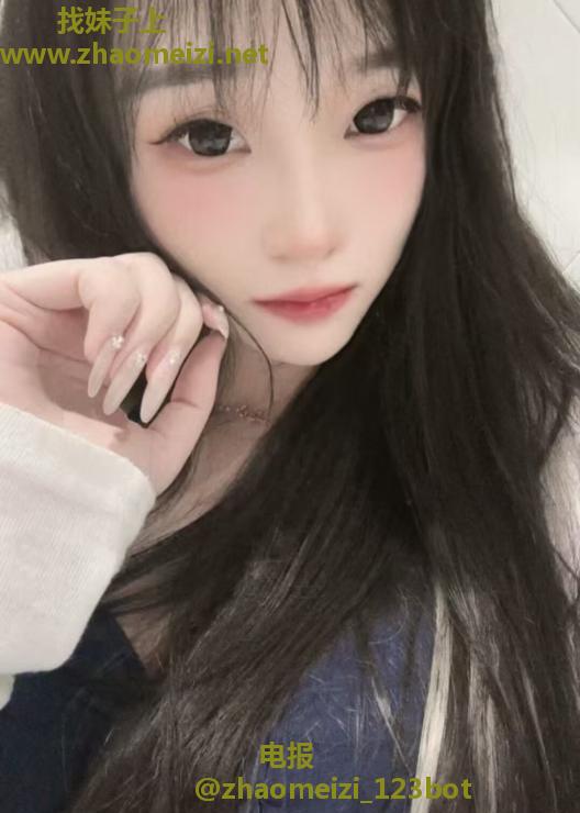 蜀山肤白瘦妹子