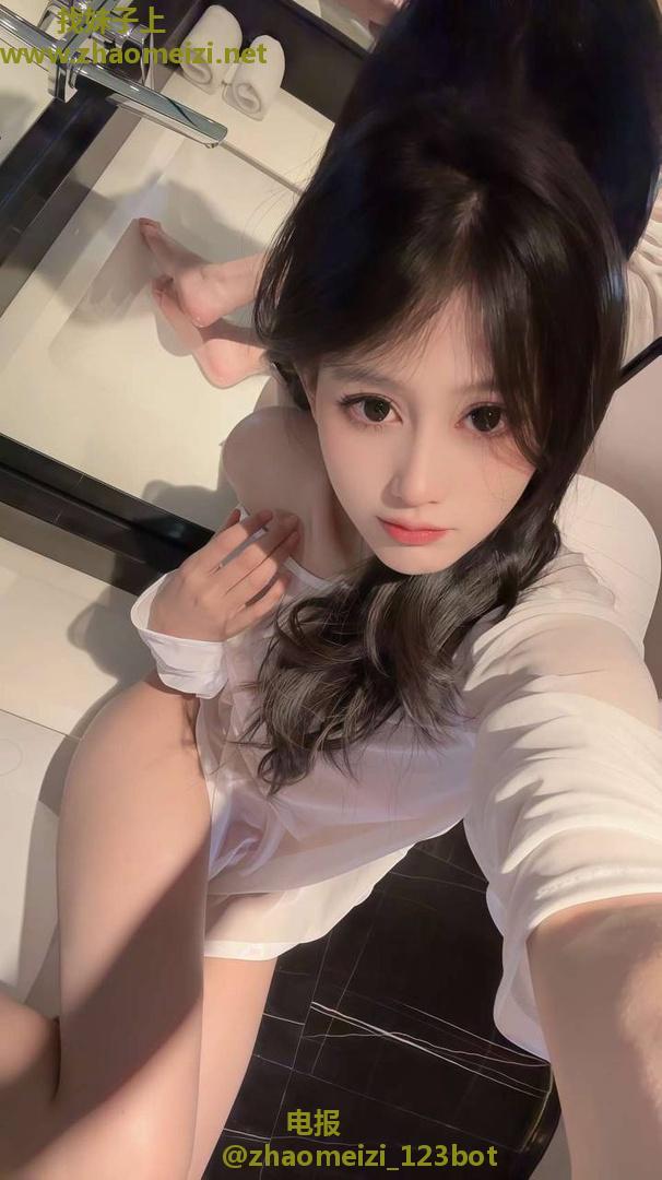 大奶粉嫩白虎馒头穴妹妹