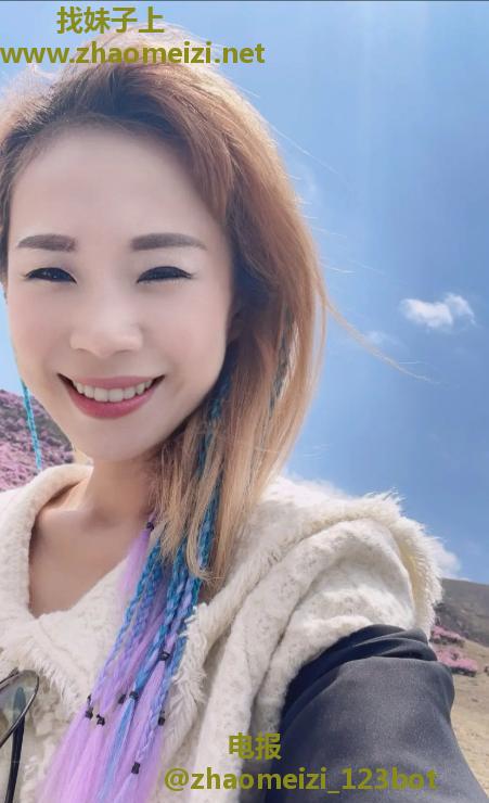 热烈娇小女