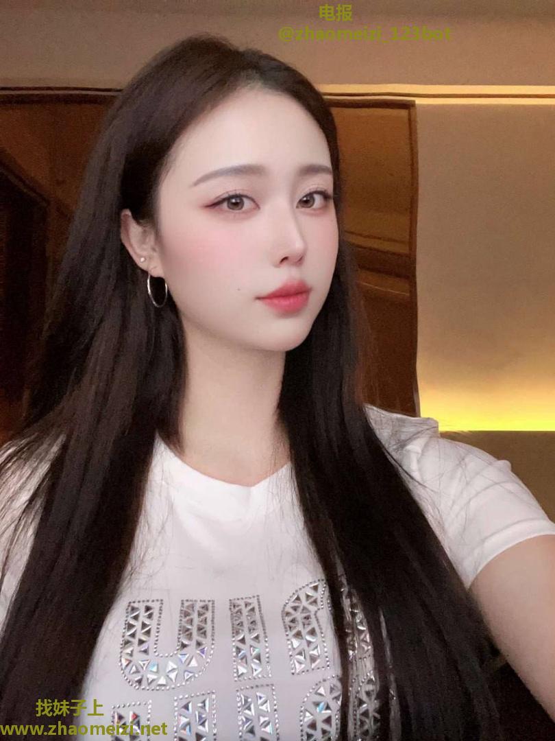 水嫩多汁巨乳少妇