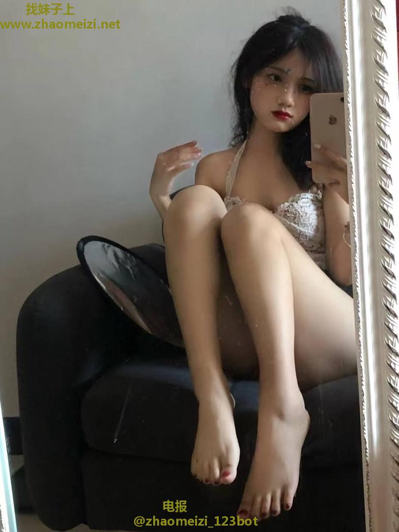 水嫩多汁兼性感三点粉妹妹