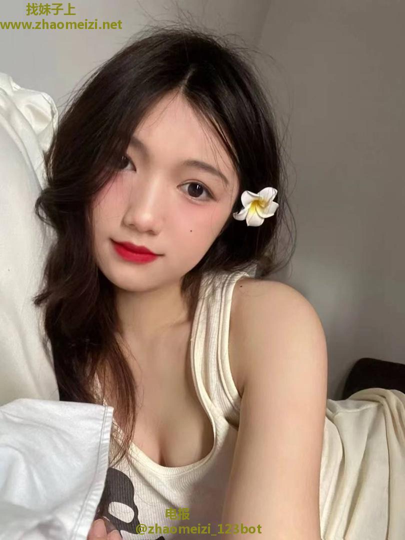 水嫩多汁兼性感三点粉妹妹
