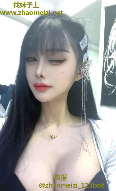大眼睛大胸妹梦梦