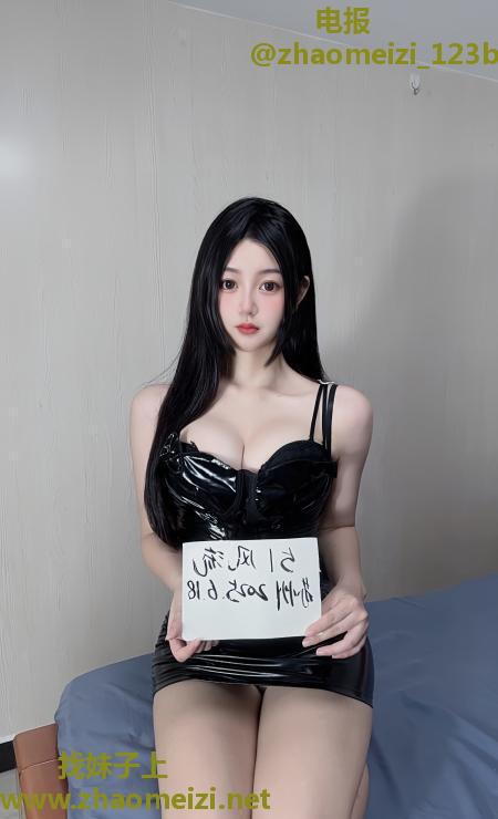 白皙大奶妹子