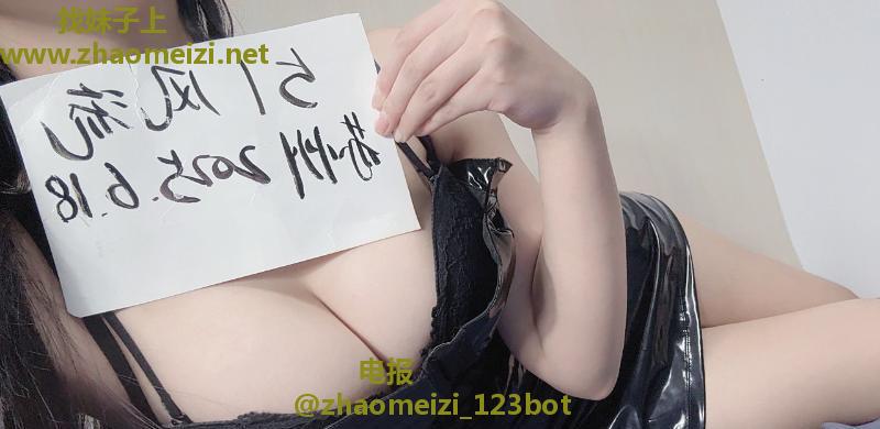 白皙大奶妹子