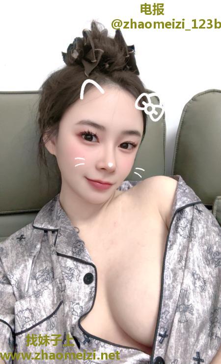 惠城舌吻旗袍骚女
