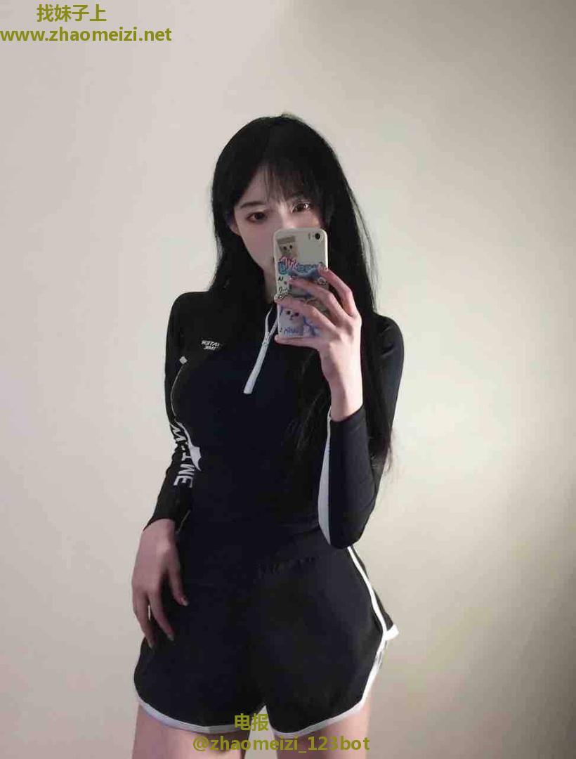 长腿白丝诱人翘臀姐姐
