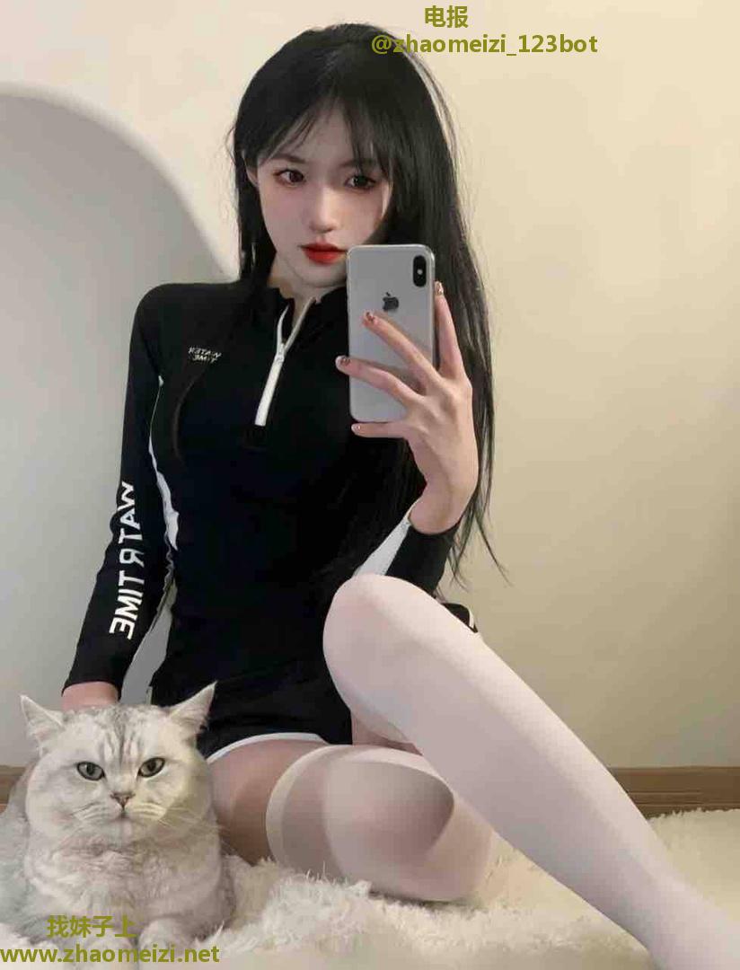 长腿白丝诱人翘臀姐姐