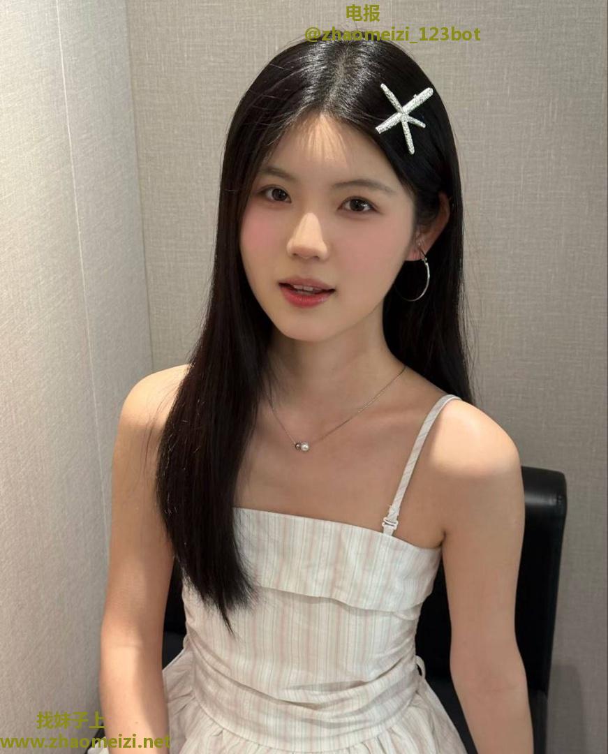 纤细白嫩年轻小妹