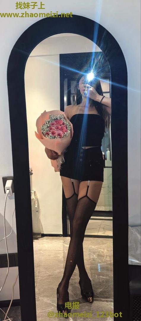 高挑丝袜御姐