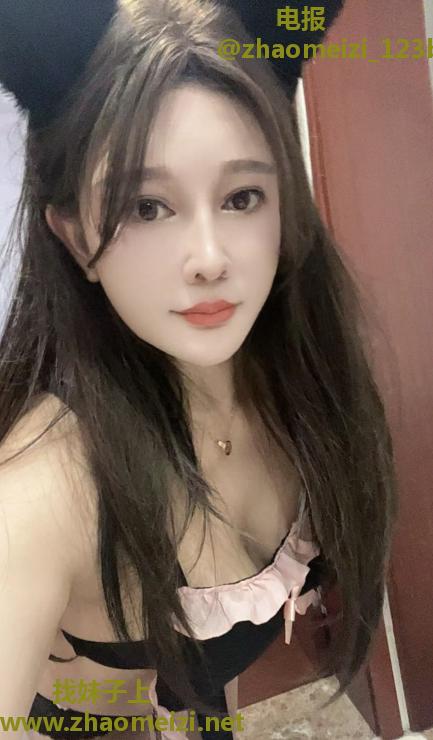 美少妇激情舌吻