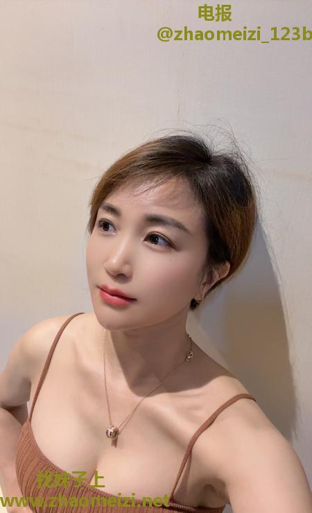 短发韵味姐姐