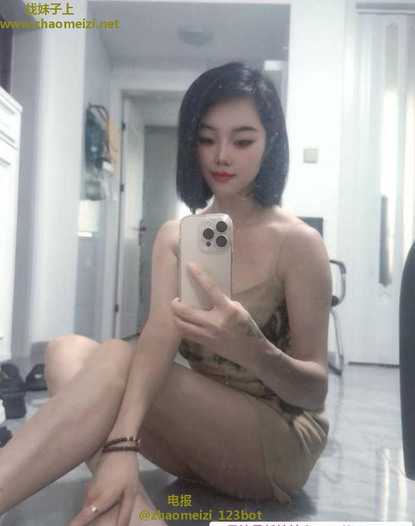 短发颜值小姐姐