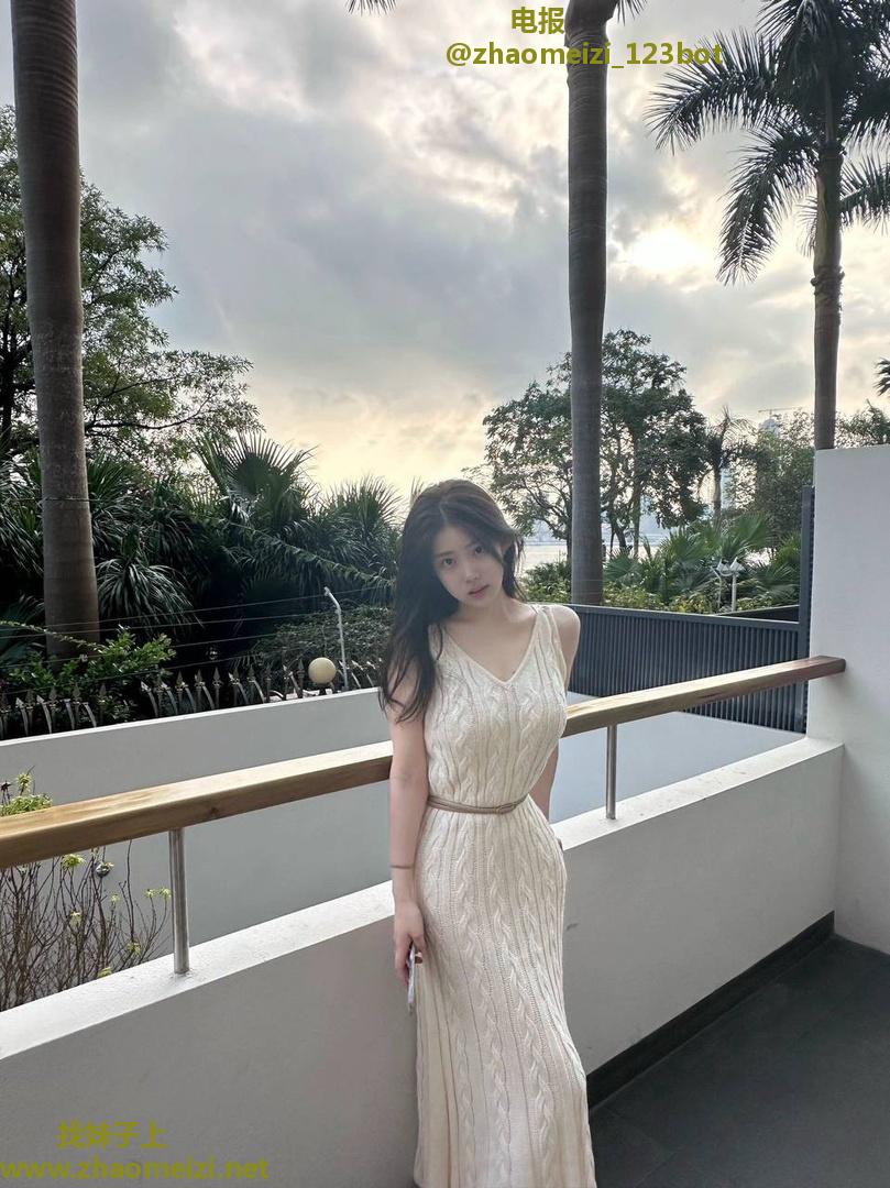 00后高颜值甜妹