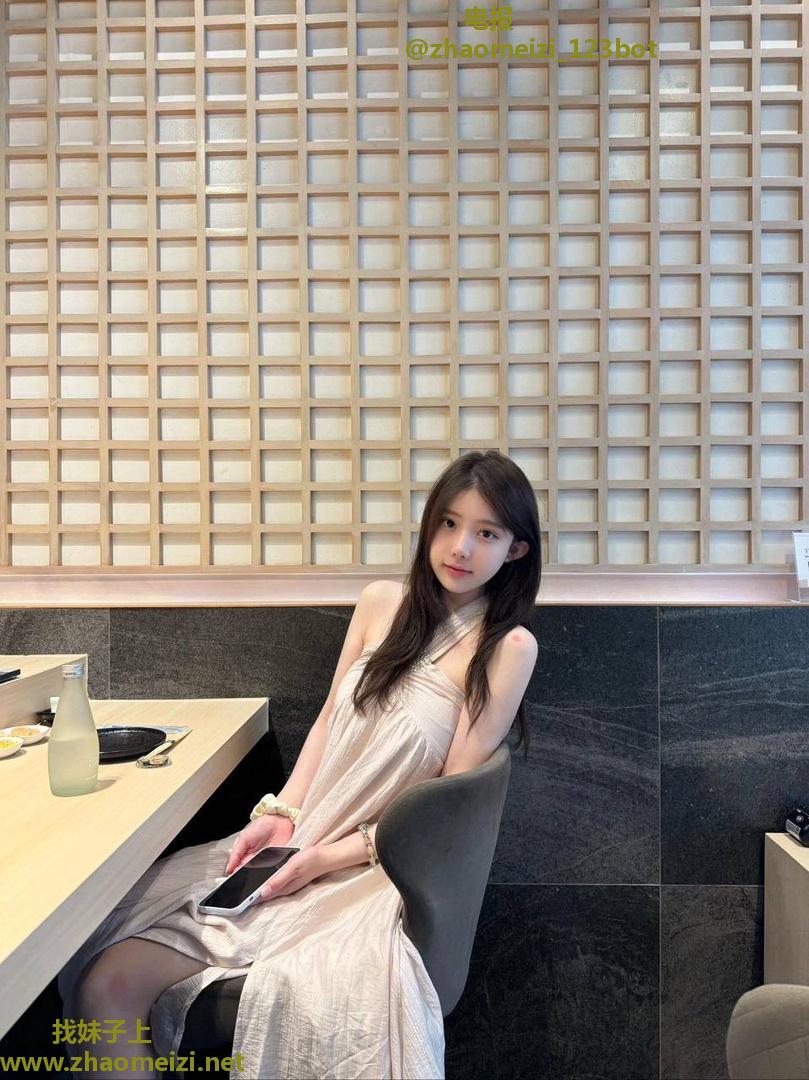 00后高颜值甜妹