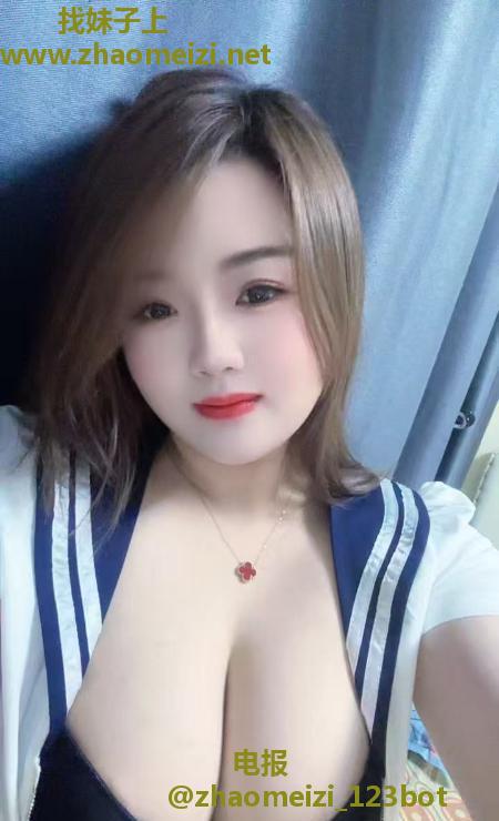 大胸妹子