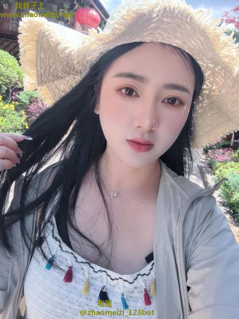丰满翘臀美鲍少妇