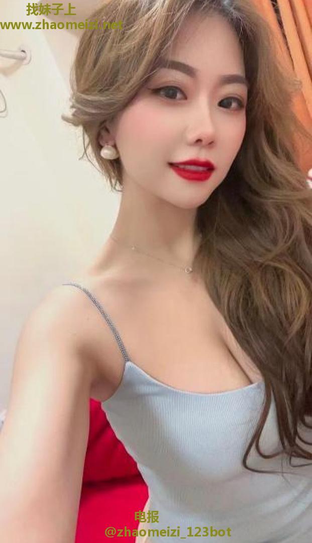 长发美乳芳芳老师