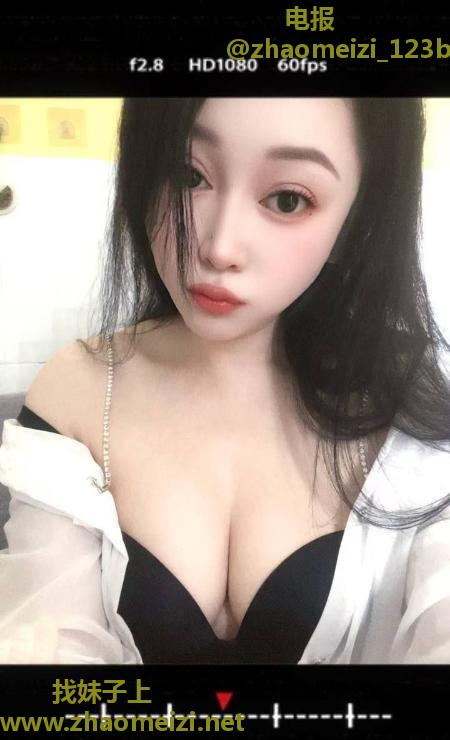 居家丰满少女