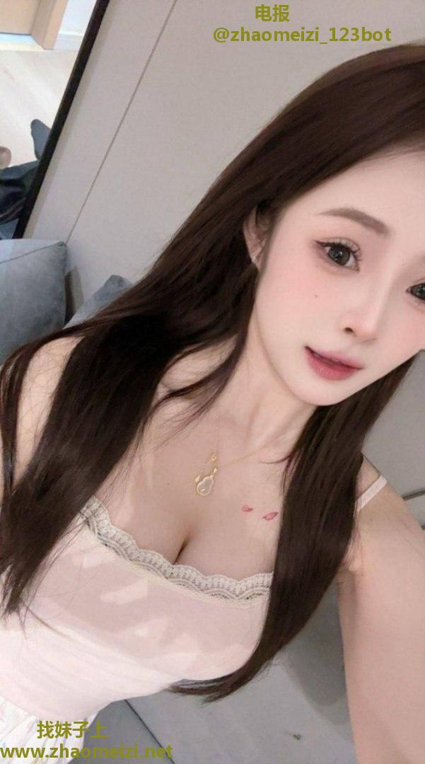 闷骚性感极品身材妹妹