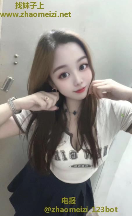服务系舌吻骚妇