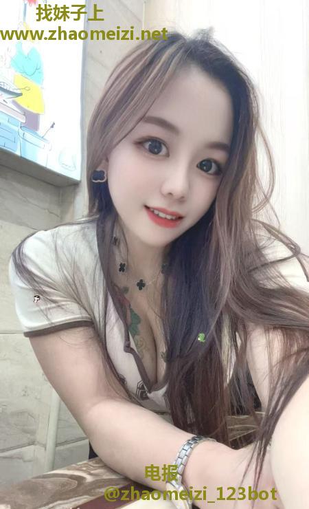 服务系舌吻骚妇