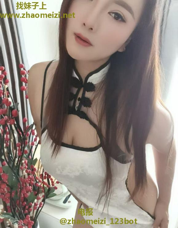 性感翘臀大奶妹萱萱