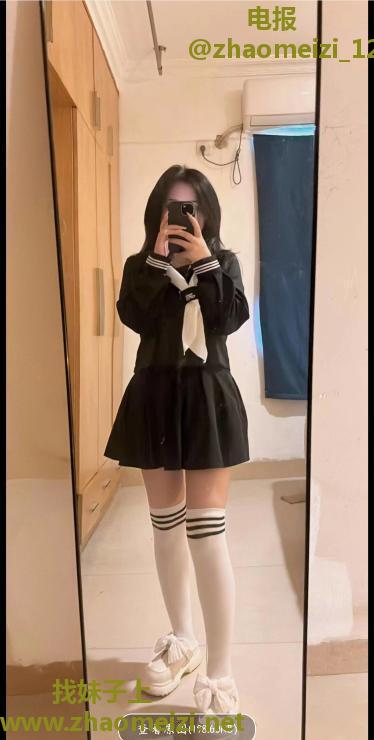 娇小可爱的小月月