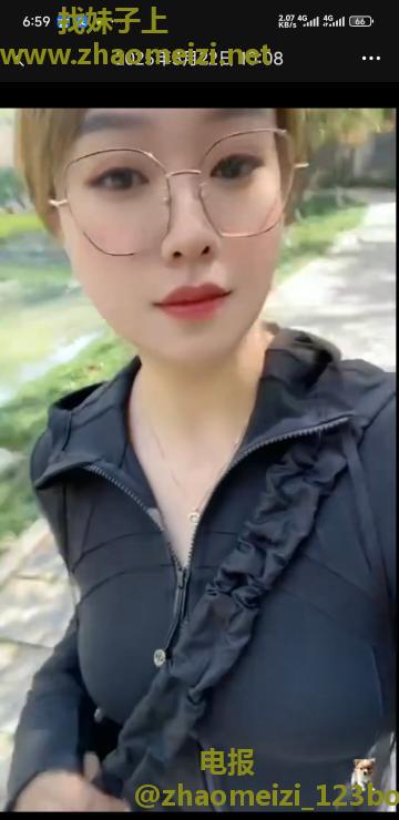 风骚眼镜姐