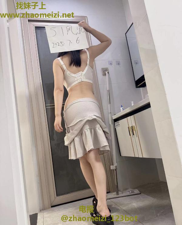 甜甜小美女
