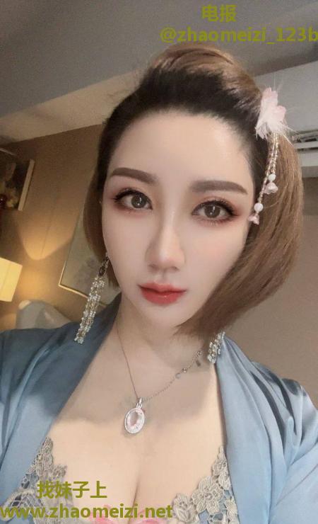 天河珠宝御姐