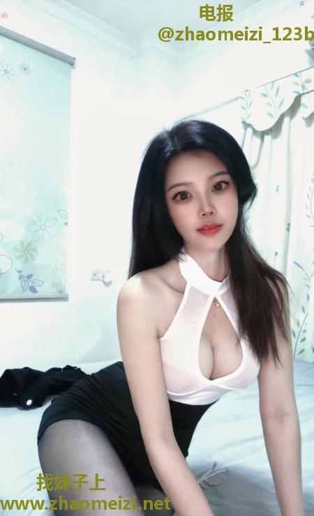 白云腿模依依