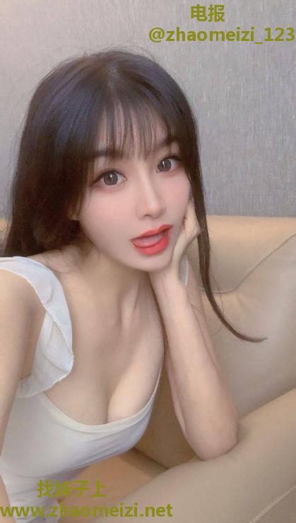 细腰臀翘颜值姗姗