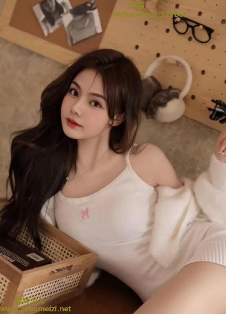细腰美臀女神