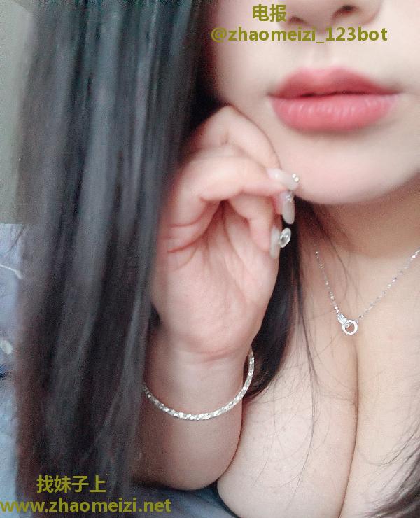 丰满巨乳小姐姐