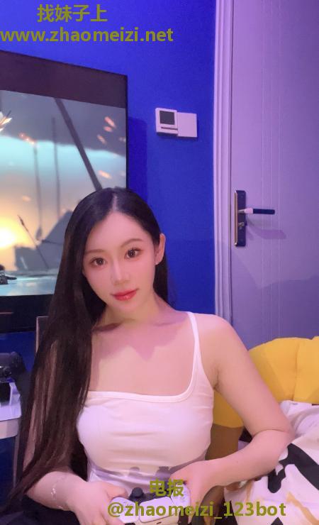 肤白撩人颜值老师