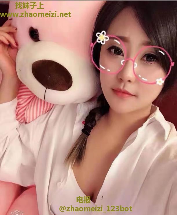 佛系胸大屁股大