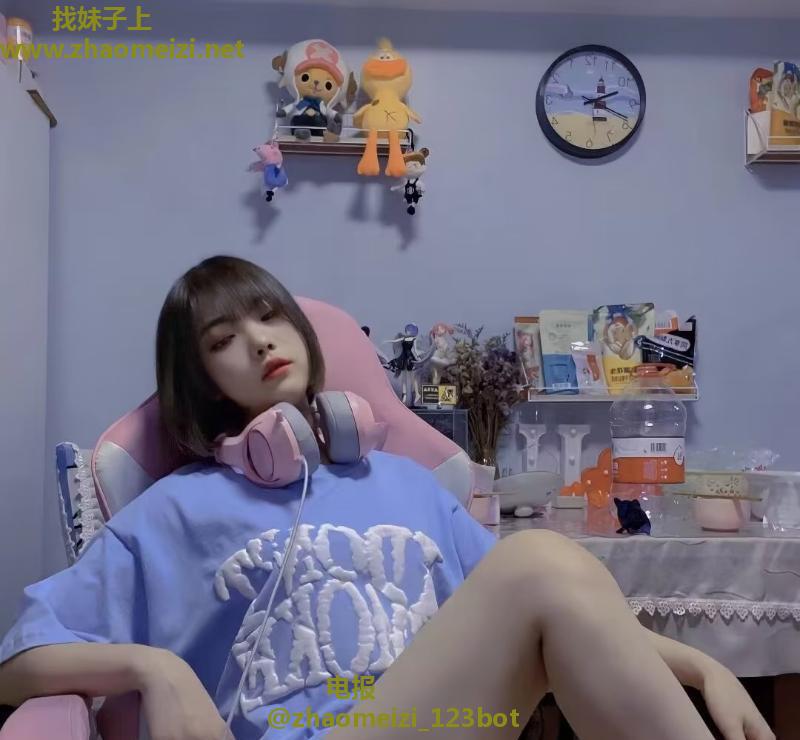 雨花萝莉小美女