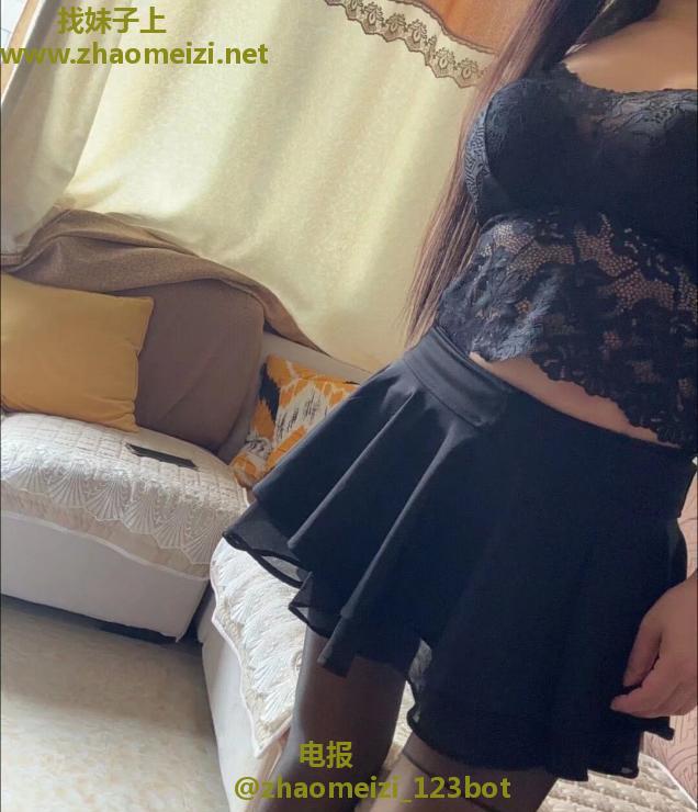 大奶丝袜骚妇