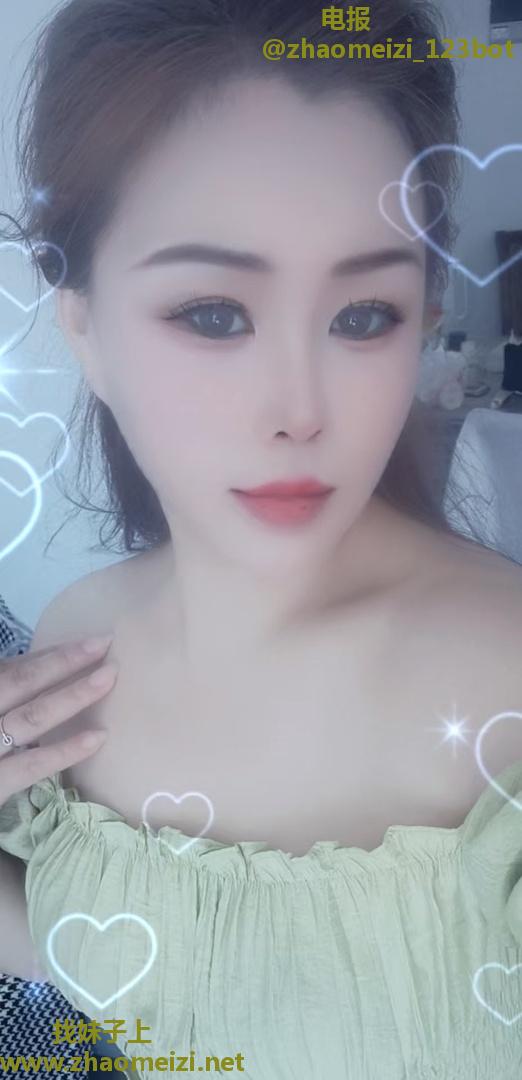 朝阳娇小玲珑性感少妇