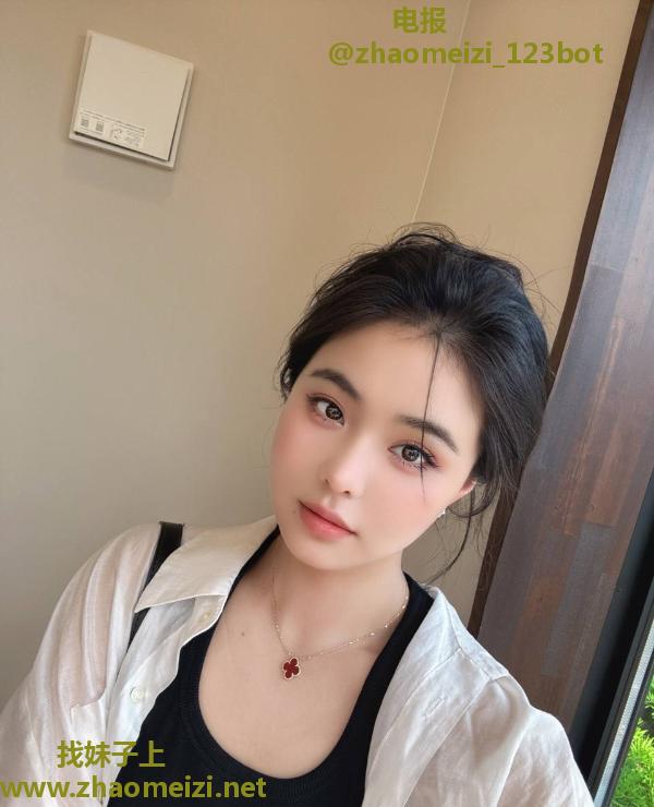 清纯颜值大胸女友