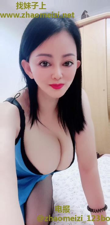 黑丝大奶少妇